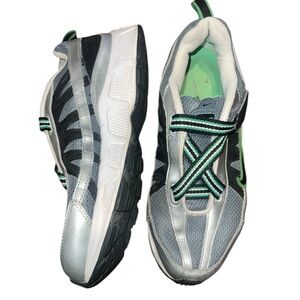 Nike Kids' Green and Gray Sneakers Velcro 7 Y